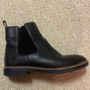 Lands End Chelsea boots. Size small. black.
